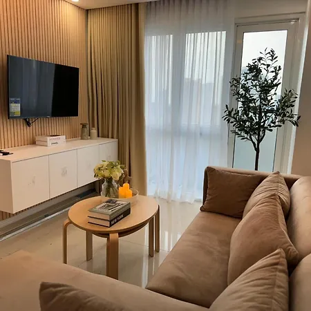 100 West Makati Aparthotel